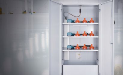 ¿Qué es el almacenamiento activo y pasivo de baterías ion litio?